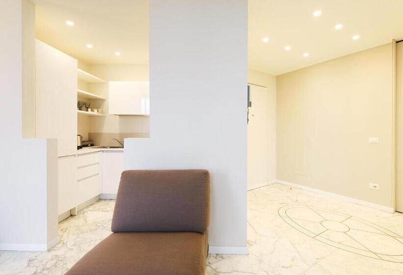 تختخواب و صبحانه Duomo Luxury Apartment