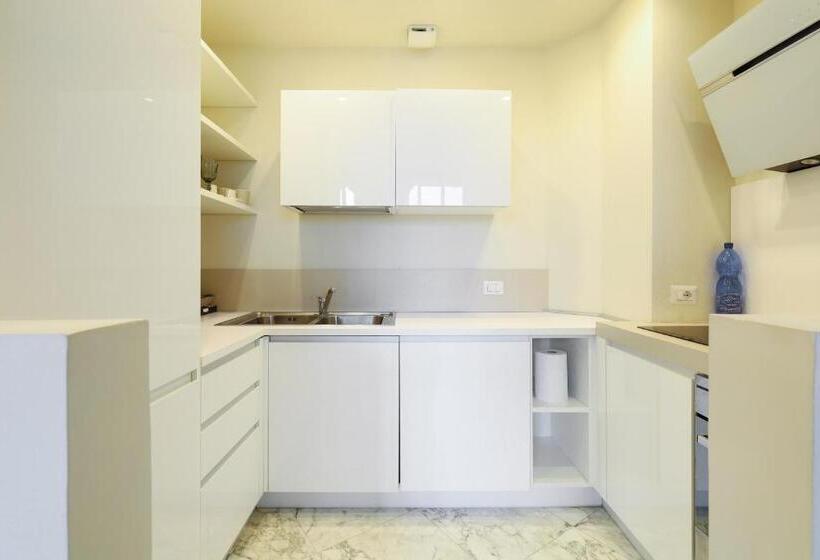 تختخواب و صبحانه Duomo Luxury Apartment