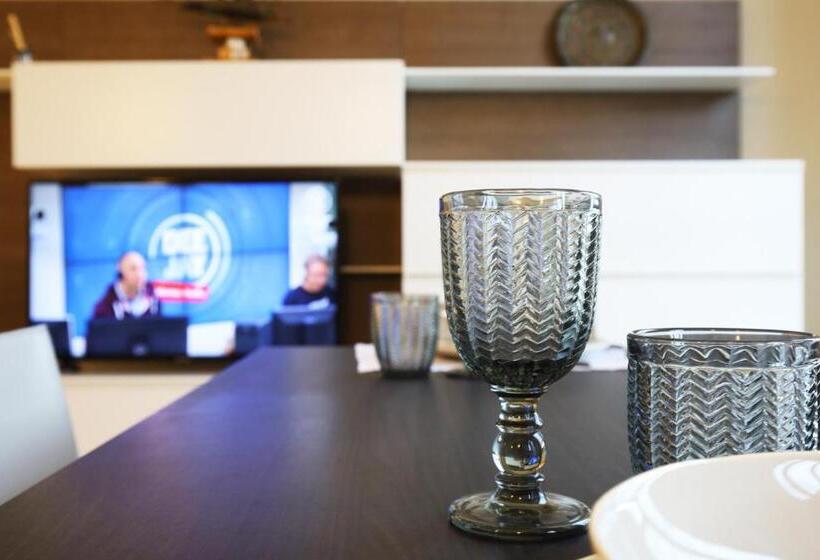 تختخواب و صبحانه Duomo Luxury Apartment