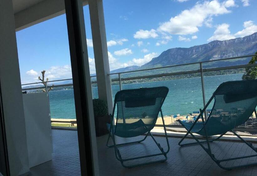 Depaysement Au Bord Du Lac