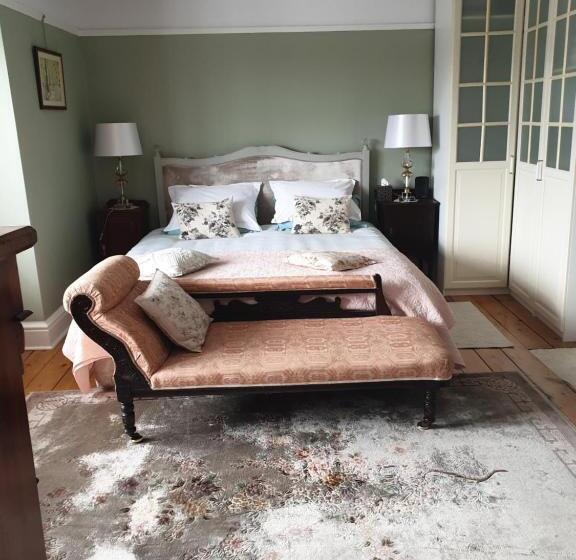 Harry S Bed And Breakfast