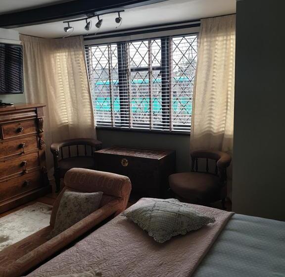 Harry S Bed And Breakfast