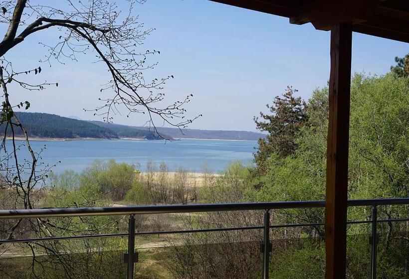 בית מלון כפרי хотел златна котва