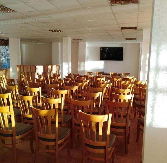 בית מלון כפרי хотел златна котва