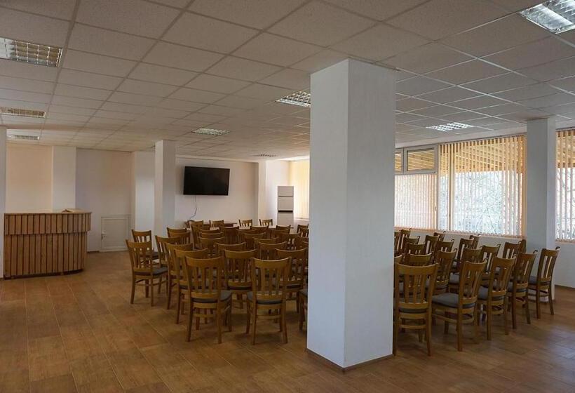 בית מלון כפרי хотел златна котва