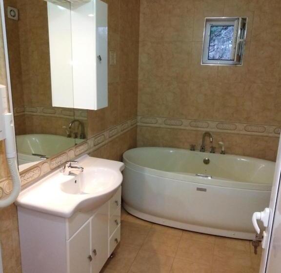 בית מלון כפרי хотел златна котва