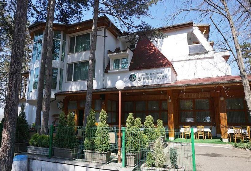 בית מלון כפרי хотел златна котва