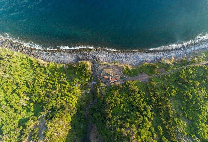 Отель Abrigo Da Cascata Casas De Campo São Jorge
