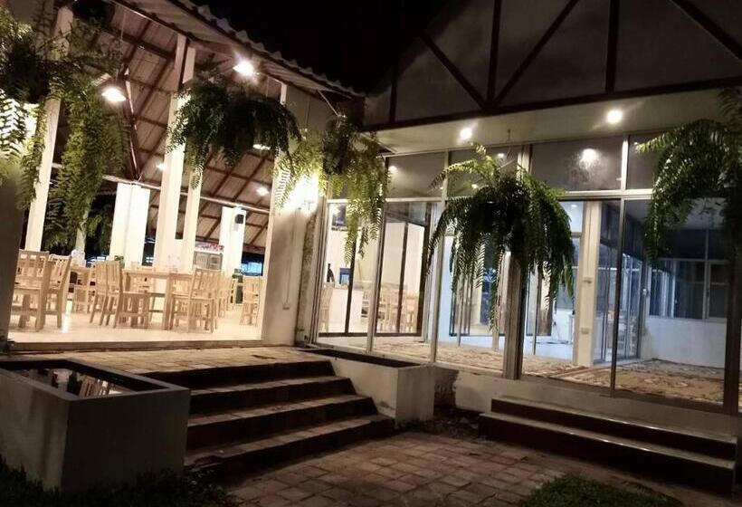 בית מלון כפרי Laytrang Pakmeng Marina Spa And Resort