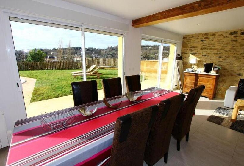 La Salamandrine, à 600 M Du Centre Historique Par Un Sentier