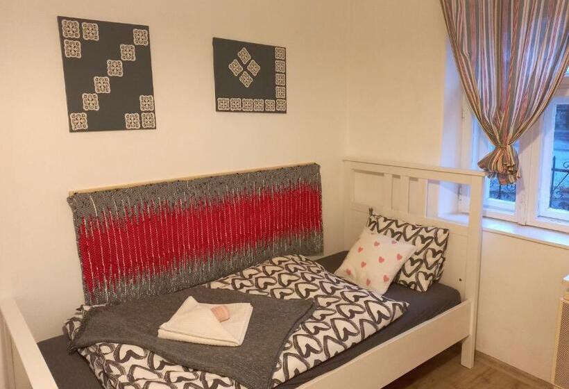 Lankás Vendégház   Hollókő