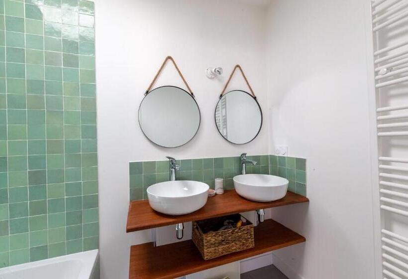 Magnifique Récente Villa De Charme Avec Piscine