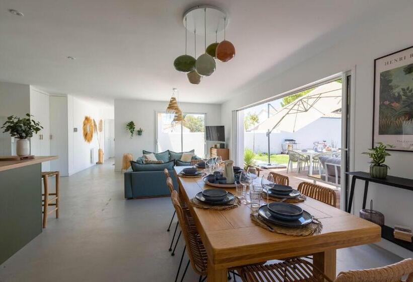 Magnifique Récente Villa De Charme Avec Piscine