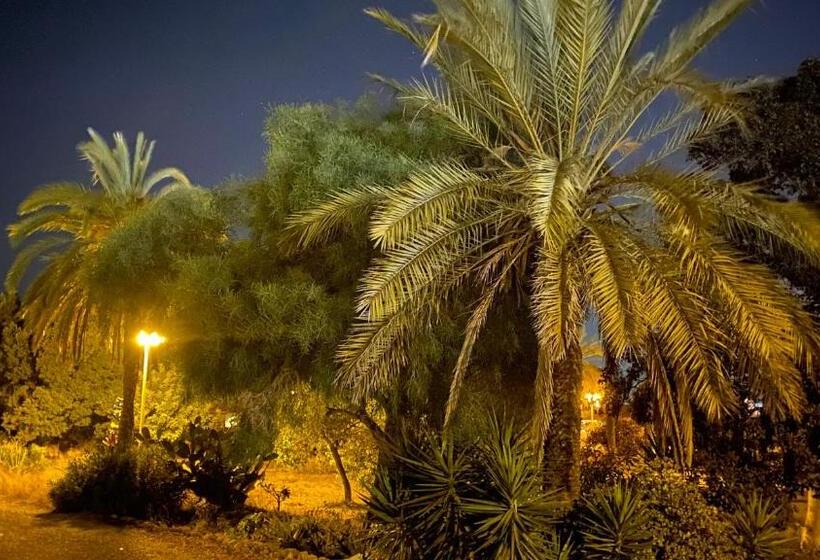 Mama Banana Relax House