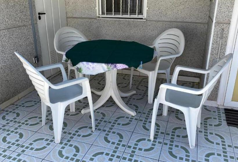 Mama Banana Relax House