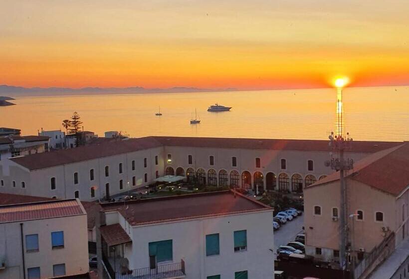 بنسيون Casa Del Moro