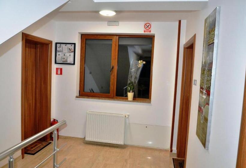 پانسیون Casa Tibi   Sinaia
