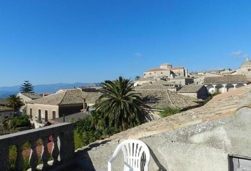 بنسيون Palazzo Caracciolo