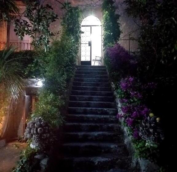 بنسيون Palazzo Caracciolo