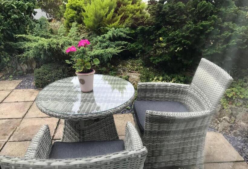 بنسيون The Garden Room