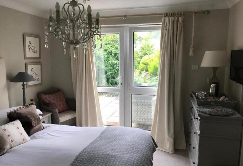 بنسيون The Garden Room