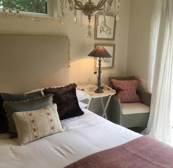 بنسيون The Garden Room