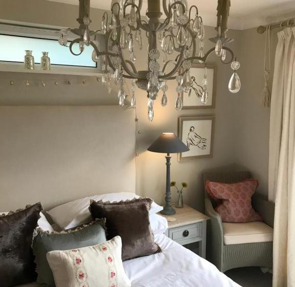 بنسيون The Garden Room