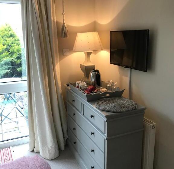 بنسيون The Garden Room