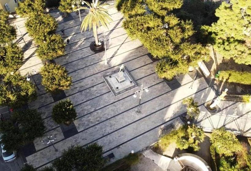 The Palace B&b And Apartments