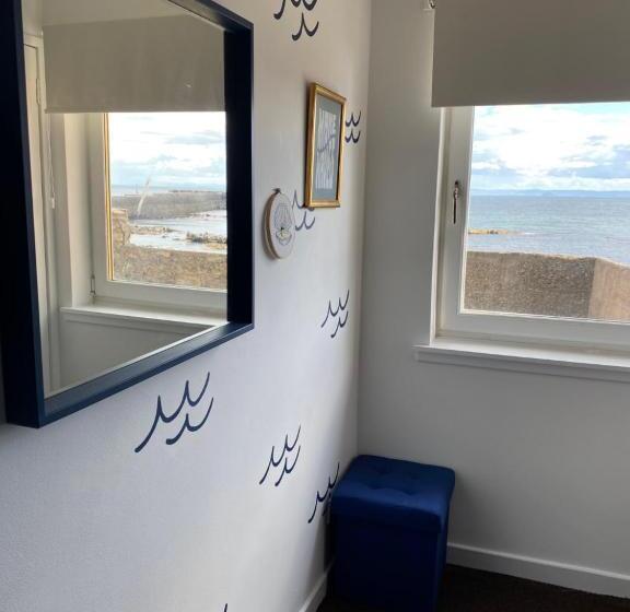 Ugly Duckling, License Number Fi 00863 P