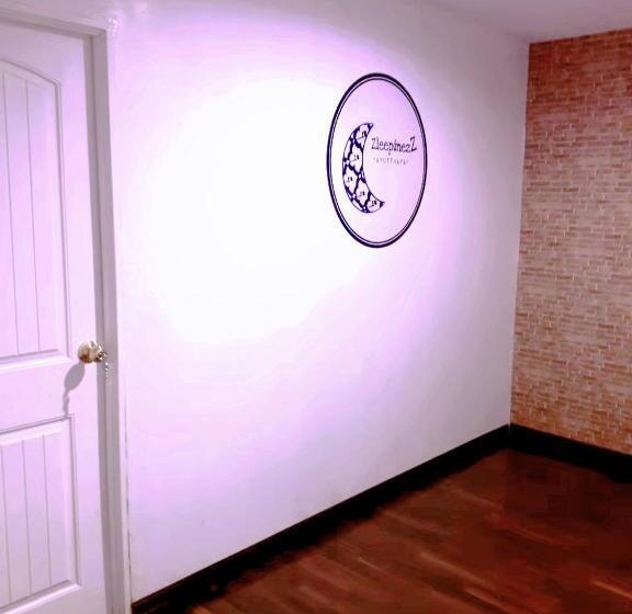 Zleepinezz Hostel