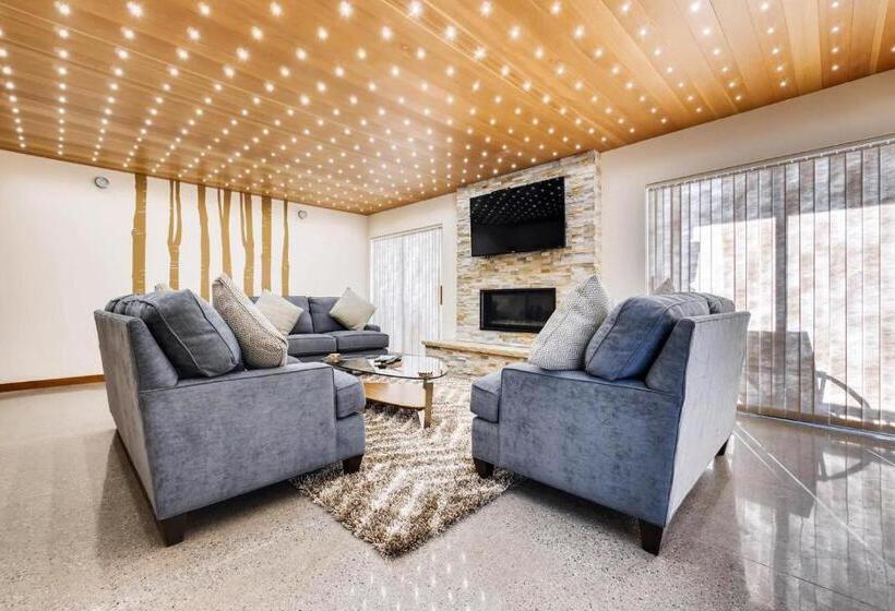 1005 Walk To Ski Modern Luxurious Townhome