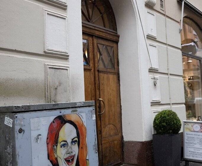 2ndhomes Bright 1br Apartment With Superb Location!