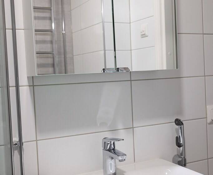 2ndhomes Bright 1br Apartment With Superb Location!