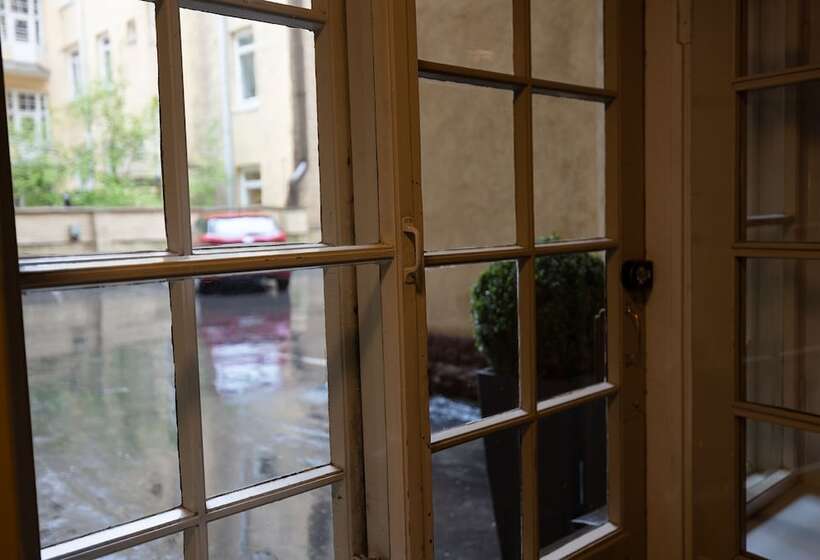 2ndhomes Bright 1br Apartment With Superb Location!