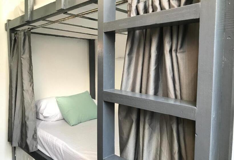 Avisala Hostel Coron