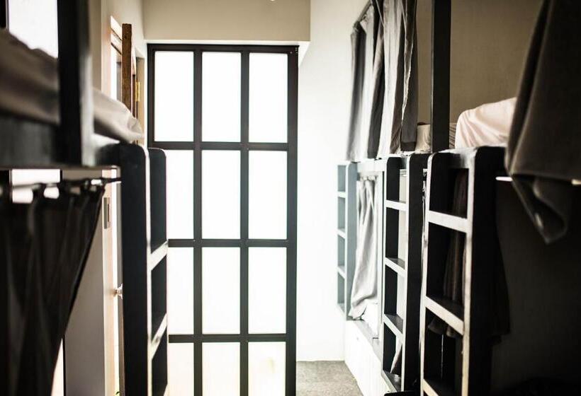 Avisala Hostel Coron