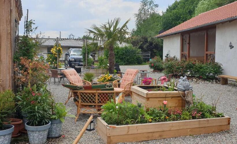تختخواب و صبحانه Chrom Ranch Reiterhof