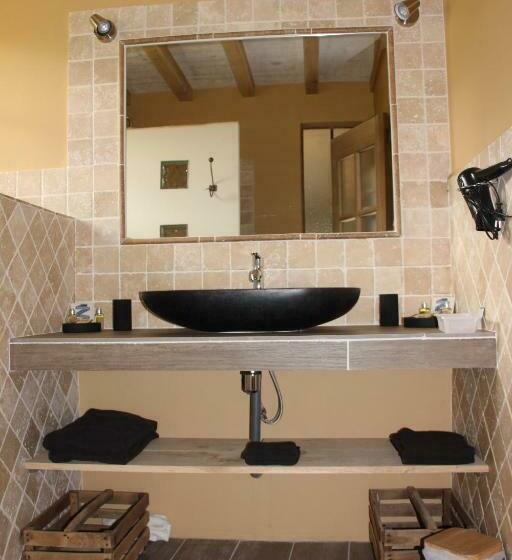 민박 Domaine Insolite Du Petit Moras