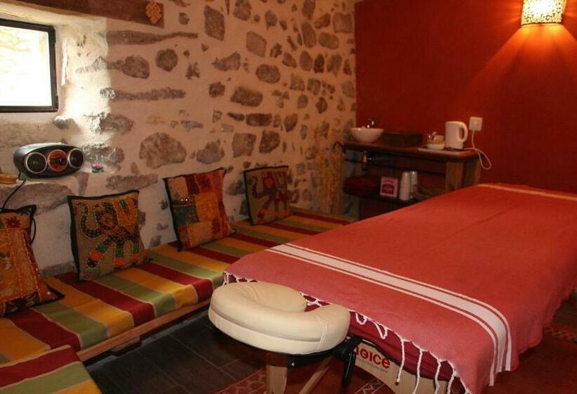 민박 Domaine Insolite Du Petit Moras