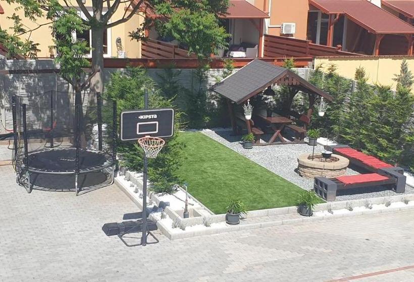 ベッドアンドブレックファースト Familia Panzió & Apartmanház Győr