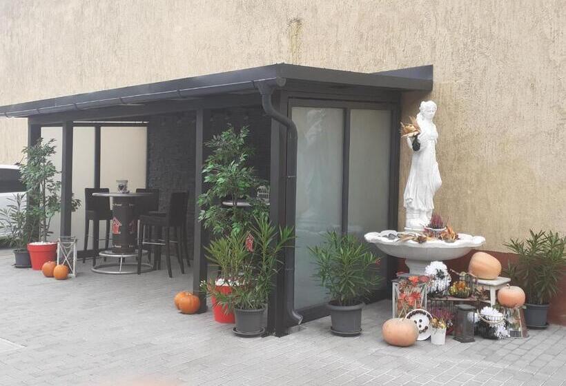 ベッドアンドブレックファースト Familia Panzió & Apartmanház Győr