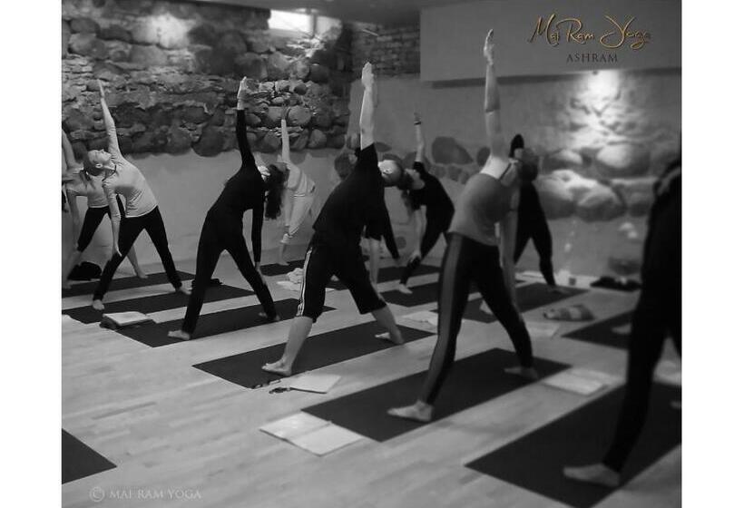 تختخواب و صبحانه Mai Ram Yoga House