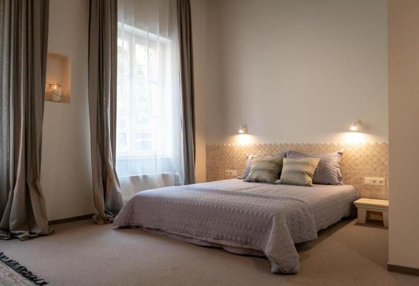 تختخواب و صبحانه Mai Ram Yoga House