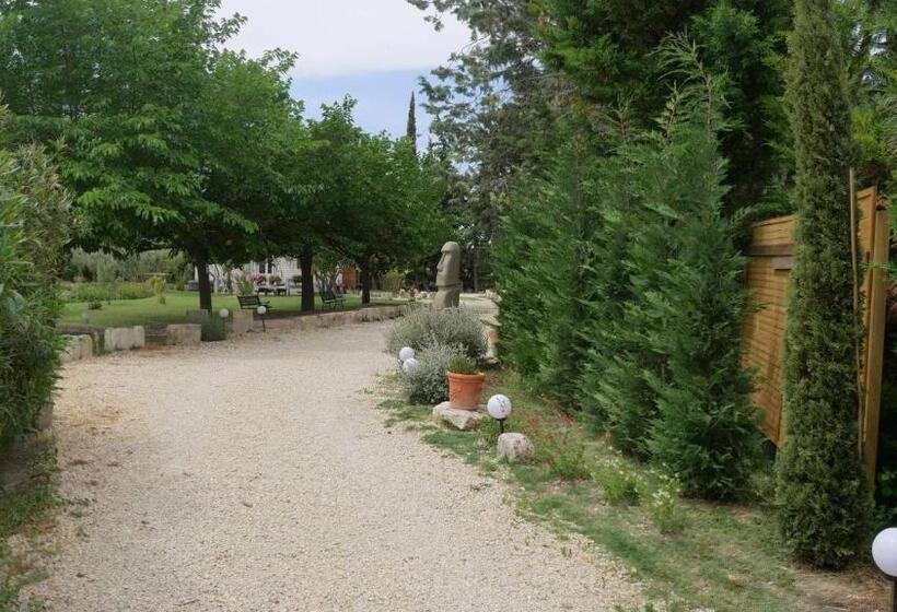 Bed and Breakfast Mas Maurane Roulotte Avec Spa Privé Aux Portes D Arles