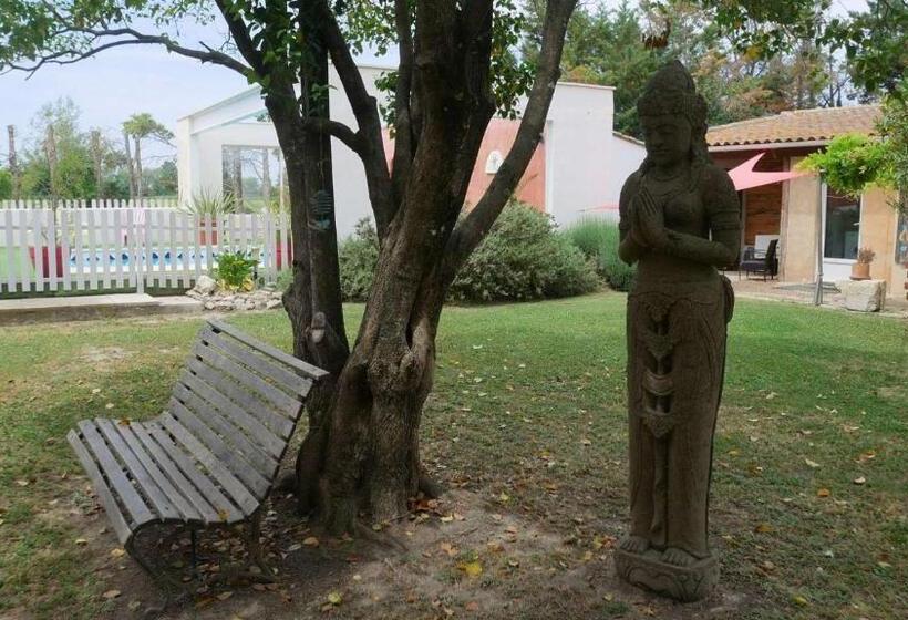 Bed and Breakfast Mas Maurane Roulotte Avec Spa Privé Aux Portes D Arles