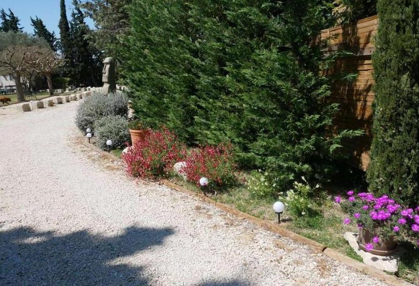 Bed and Breakfast Mas Maurane Roulotte Avec Spa Privé Aux Portes D Arles