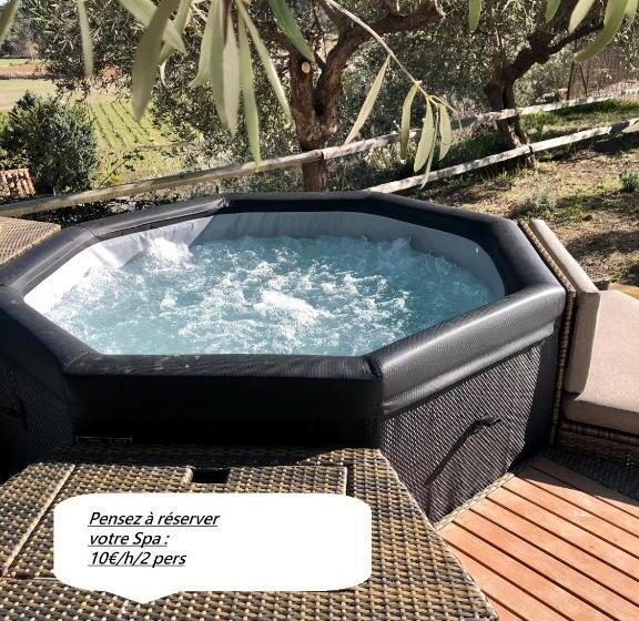 مبيت وإفطار O Patio Du Mas