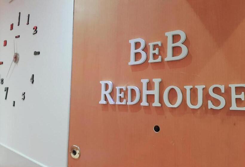 تختخواب و صبحانه Red House