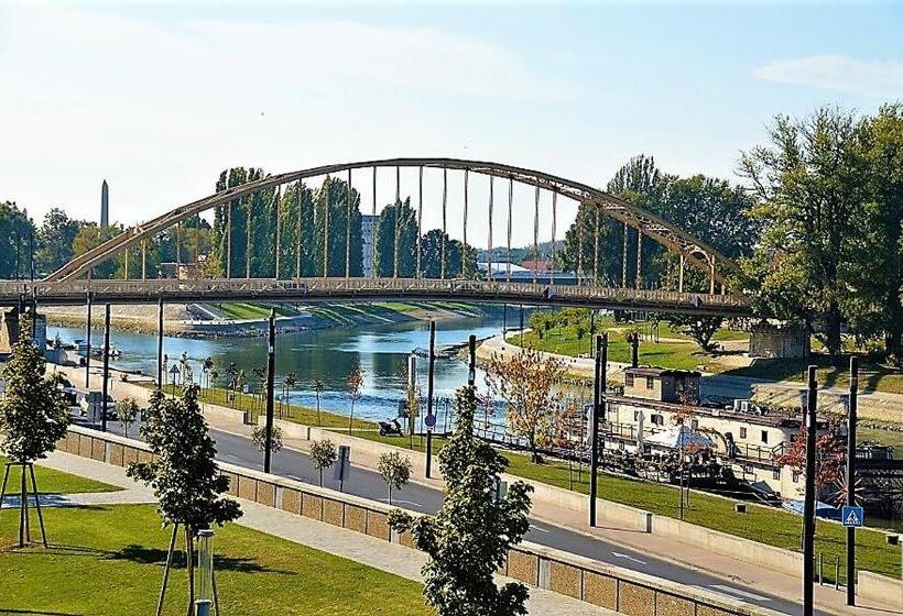 Downtown Apartments With Shared Kitchen